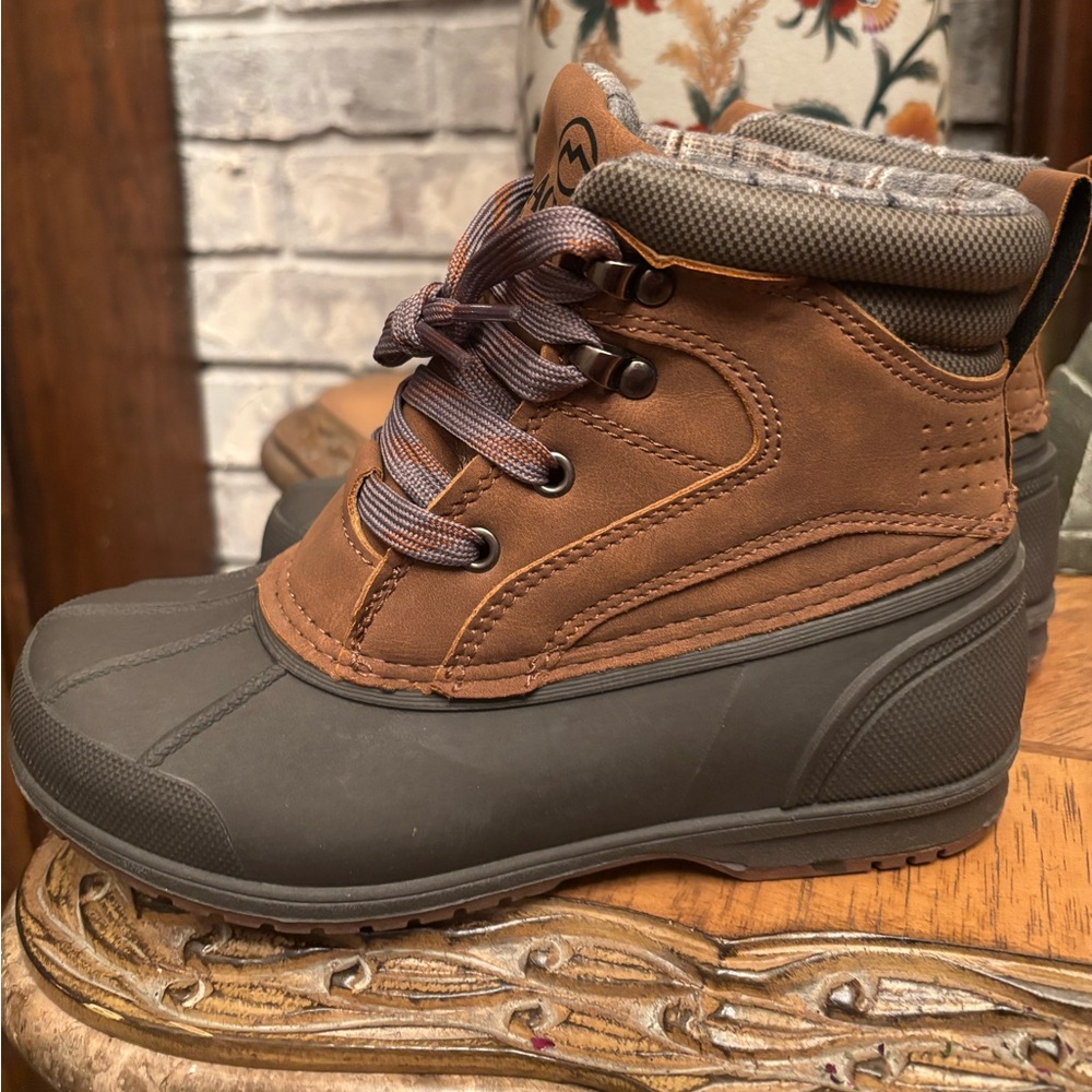 Kids Magellan boots size 13